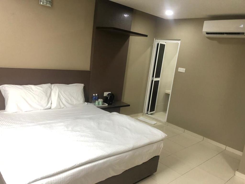 Tropika Garden Hotel Kulai Johor Bahru Ngoại thất bức ảnh